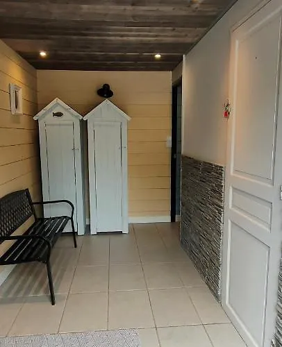 Aux Passagers De La Baie