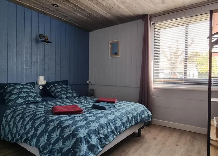 Aux Passagers De La Baie 펜션 *