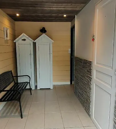 Aux Passagers De La Baie